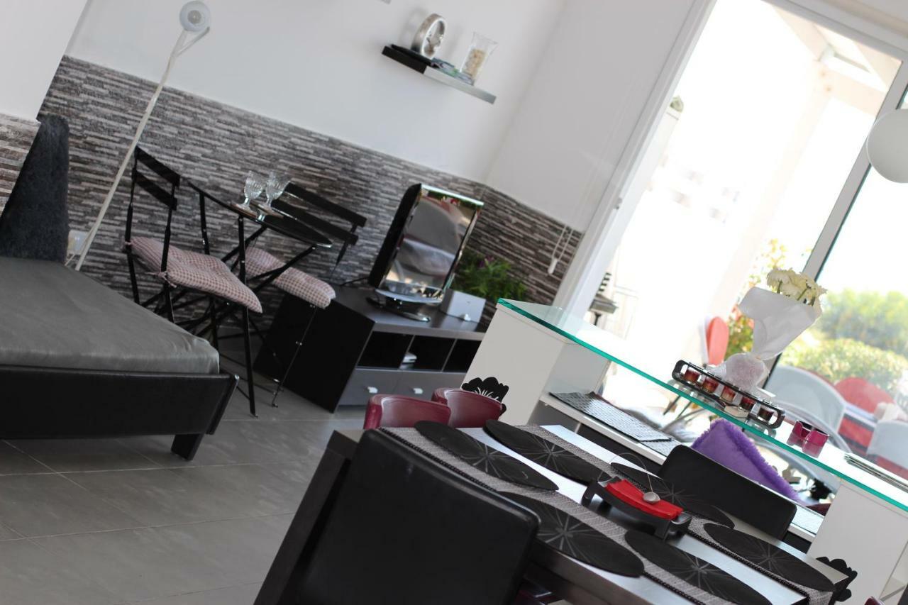 Villaer Gorgona Seafront 3 Bedroom With Private Swimming Pool *